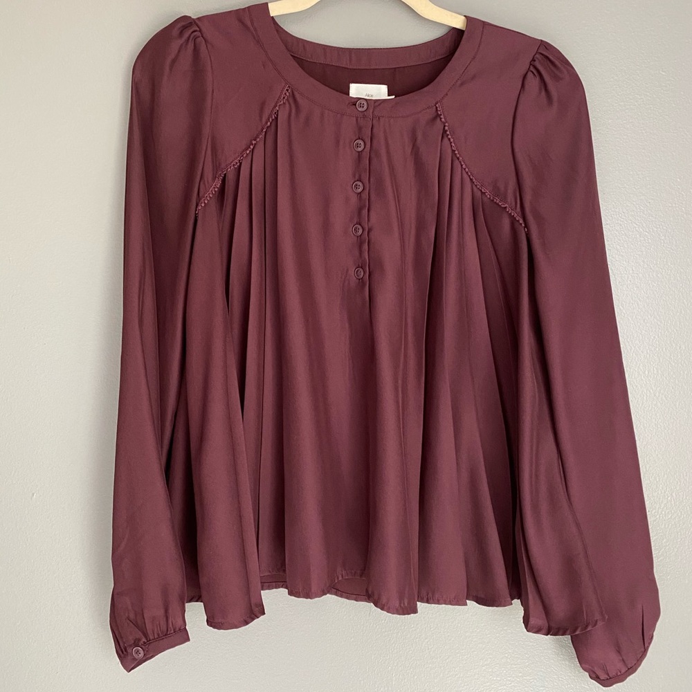 Alice & UO- Women's Small Gillie Button Down Blouse in Burgundy